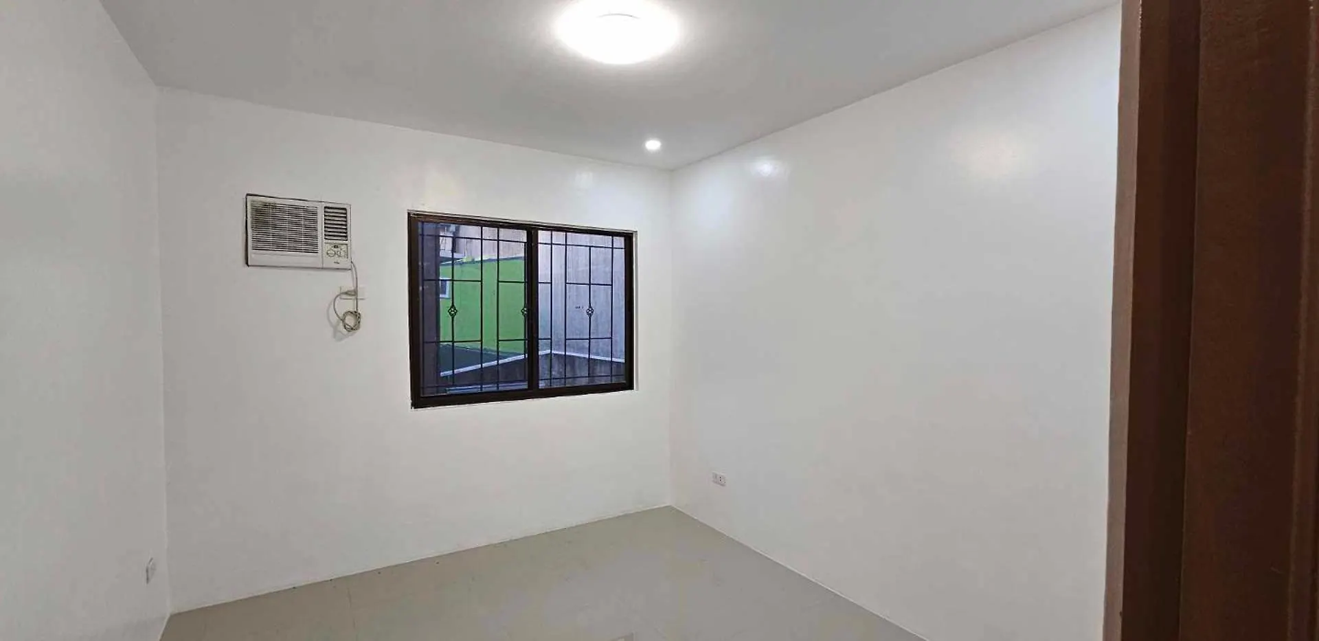 2 Storey House W 2 Bedroom And Own Parking Manila Apartment